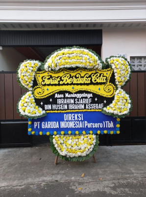 Papan Bunga Duka di Besar